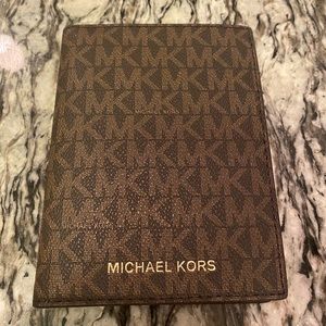 *NEW* never used Michael Kors Passport Wallet